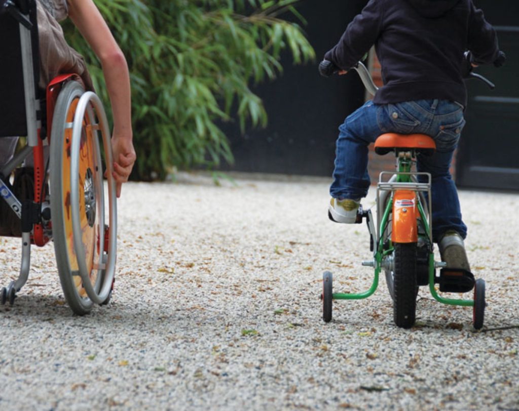 Grindmatten zorgen ervoor dat zones met grind vlot begaanbaar en berijdbaar zijn, zelfs met fiets en rolstoel.